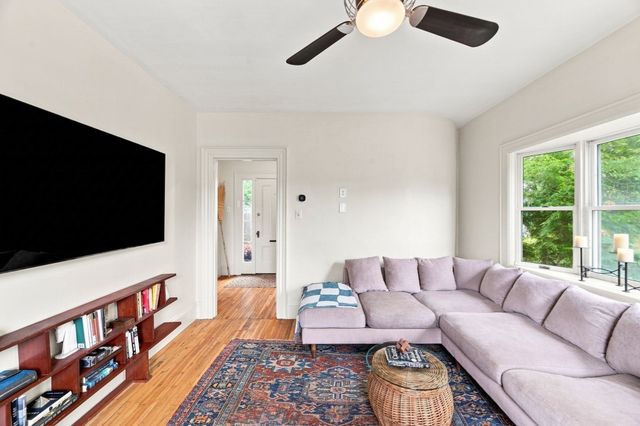 13 Phillips St, Salem, MA 01970