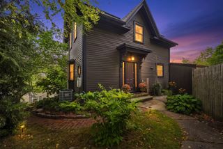 13 Phillips St, Salem, MA 01970