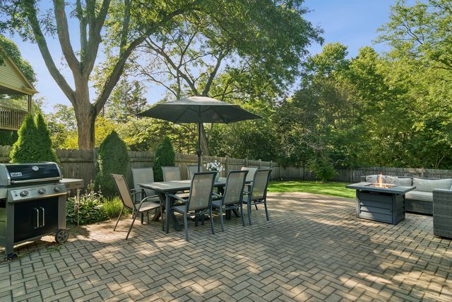 634 Raintree Road, Buffalo Grove, IL 60089