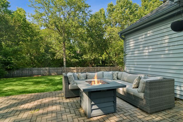 634 Raintree Road, Buffalo Grove, IL 60089