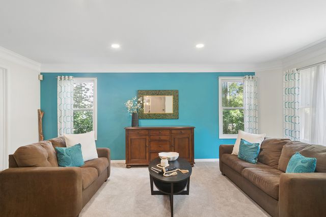 634 Raintree Road, Buffalo Grove, IL 60089