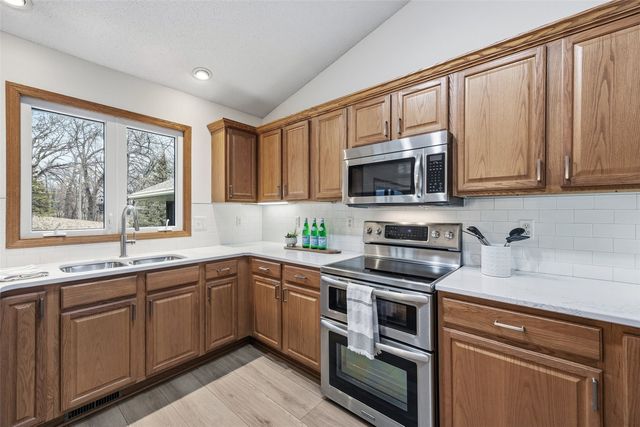 280 E Dovetail Drive, Coralville, IA 52241