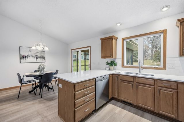 280 E Dovetail Drive, Coralville, IA 52241
