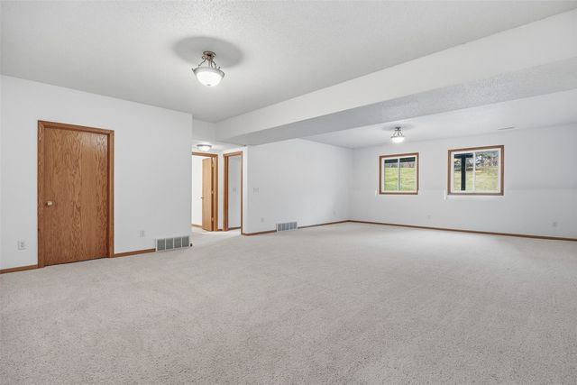 280 E Dovetail Drive, Coralville, IA 52241