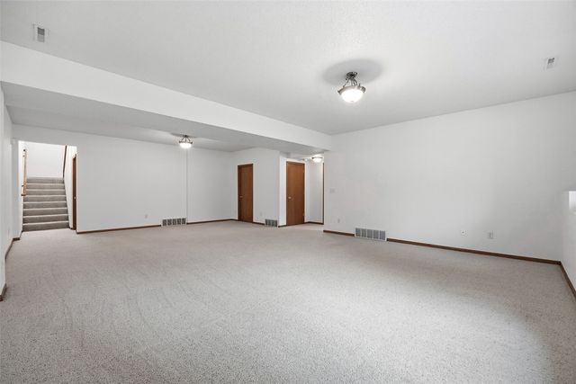 280 E Dovetail Drive, Coralville, IA 52241