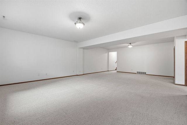 280 E Dovetail Drive, Coralville, IA 52241