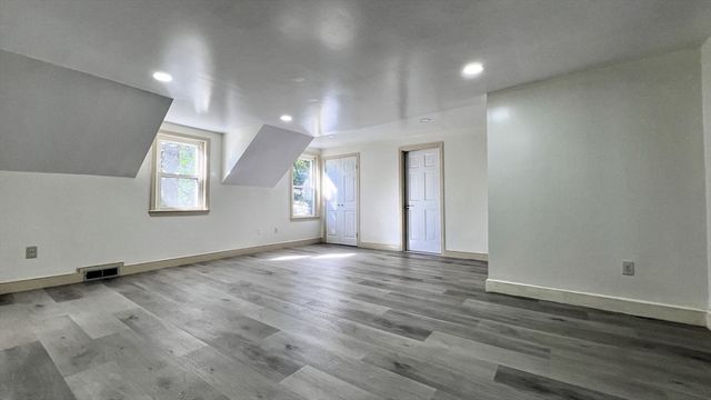 6 Oakland Circle, Wellesley, MA 02481
