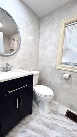 6 Oakland Circle, Wellesley, MA 02481