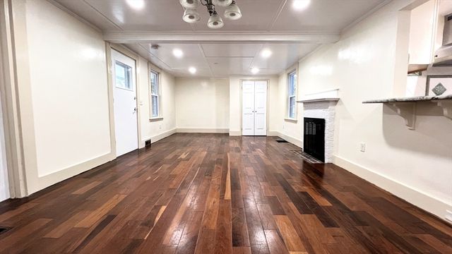 6 Oakland Circle, Wellesley, MA 02481