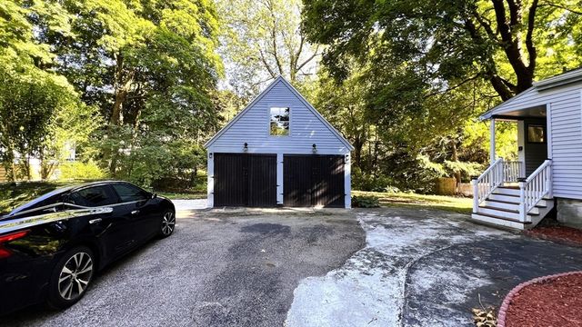 6 Oakland Circle, Wellesley, MA 02481