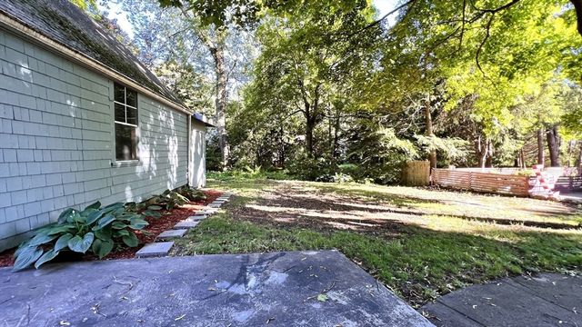 6 Oakland Circle, Wellesley, MA 02481