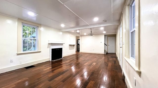 6 Oakland Circle, Wellesley, MA 02481