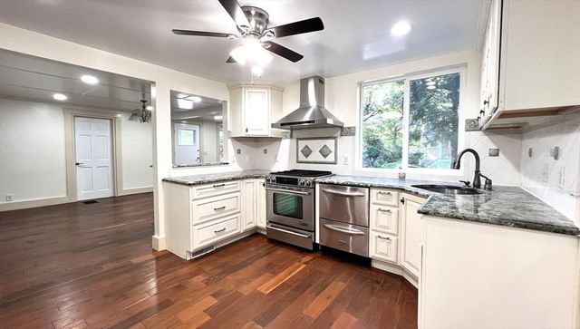 6 Oakland Circle, Wellesley, MA 02481