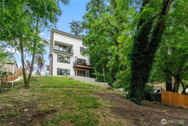 14737 56th Avenue S, Tukwila, WA 98168