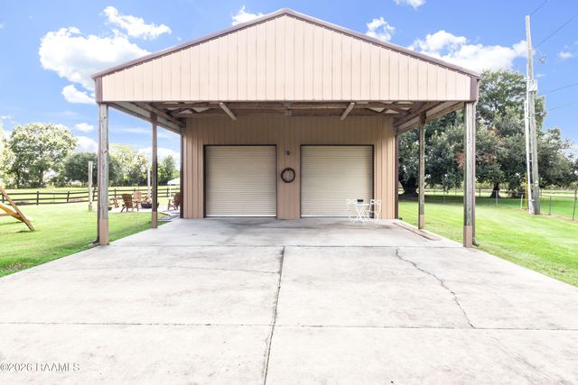3135 Grand Point Highway, Breaux Bridge, LA 70517