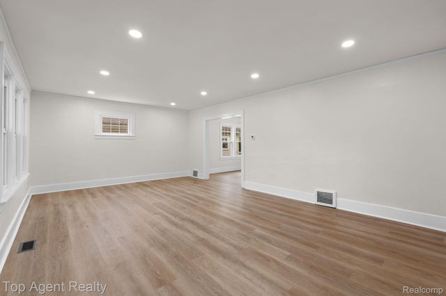 1562 Lafayette Boulevard, Lincoln Park, MI 48146