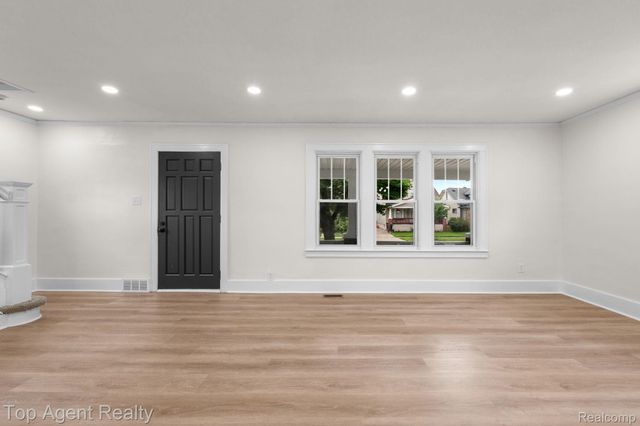 1562 Lafayette Boulevard, Lincoln Park, MI 48146