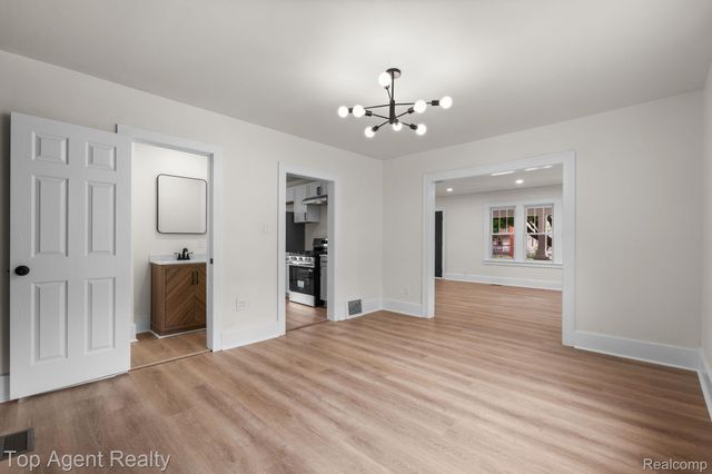 1562 Lafayette Boulevard, Lincoln Park, MI 48146