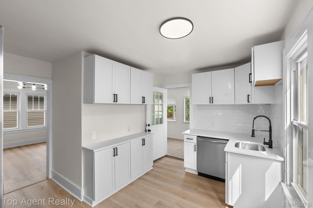 1562 Lafayette Boulevard, Lincoln Park, MI 48146