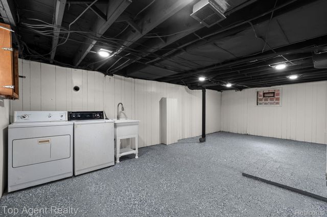 1562 Lafayette Boulevard, Lincoln Park, MI 48146