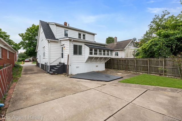 1562 Lafayette Boulevard, Lincoln Park, MI 48146