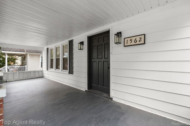 1562 Lafayette Boulevard, Lincoln Park, MI 48146