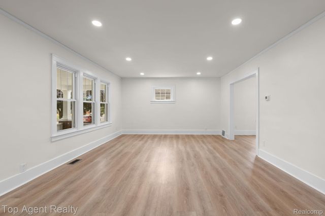 1562 Lafayette Boulevard, Lincoln Park, MI 48146