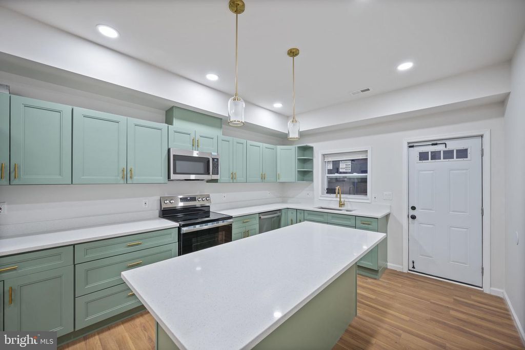 805 N COLLINGTON AVE, Baltimore, MD 21205