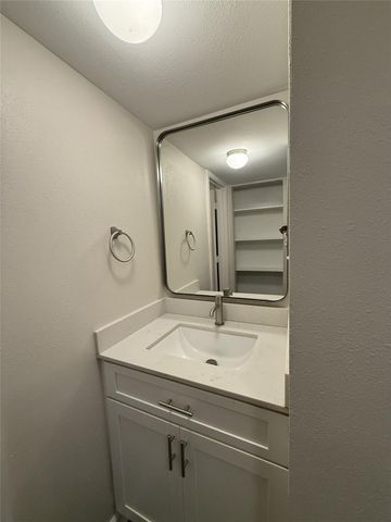 1824 Thonig Road 5, Houston, TX 77055