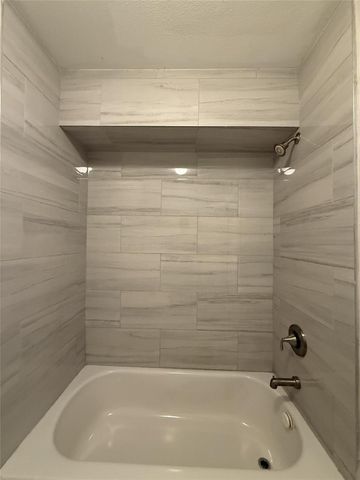 1824 Thonig Road 5, Houston, TX 77055