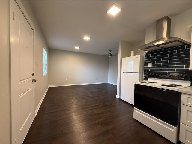 1824 Thonig Road 5, Houston, TX 77055