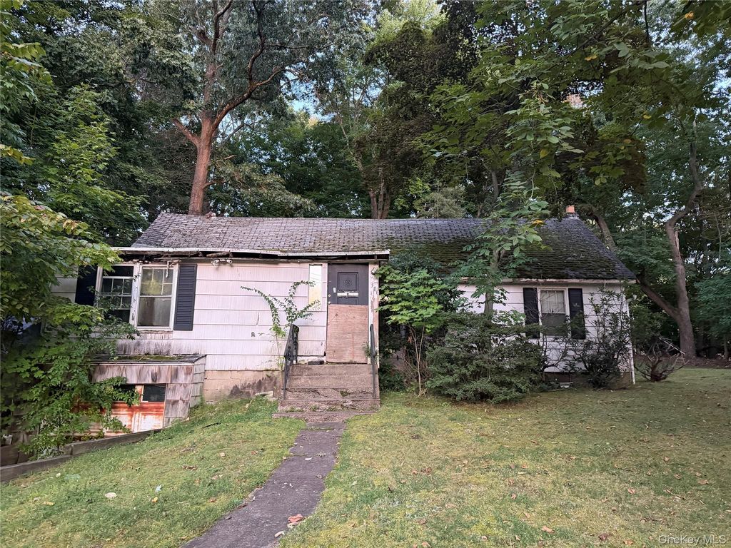 306 Spook Rock Road, Suffern, NY 10901 — exterior