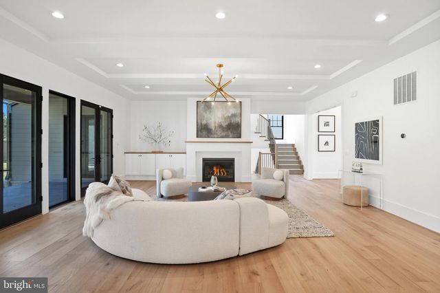 1111 INGLESIDE AVE, Mclean, VA 22101