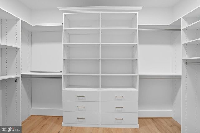 1111 INGLESIDE AVE, Mclean, VA 22101