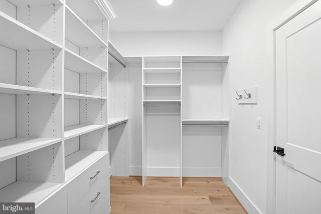 1111 INGLESIDE AVE, Mclean, VA 22101