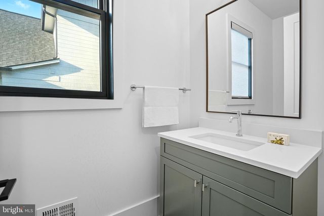 1111 INGLESIDE AVE, Mclean, VA 22101