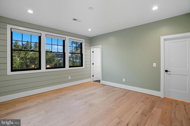 1111 INGLESIDE AVE, Mclean, VA 22101