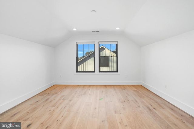 1111 INGLESIDE AVE, Mclean, VA 22101