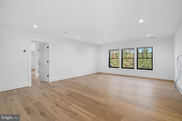 1111 INGLESIDE AVE, Mclean, VA 22101