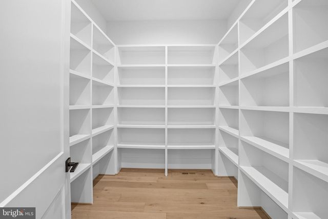 1111 INGLESIDE AVE, Mclean, VA 22101