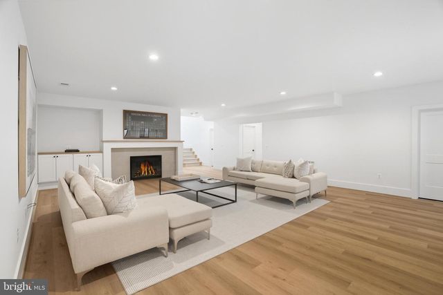 1111 INGLESIDE AVE, Mclean, VA 22101