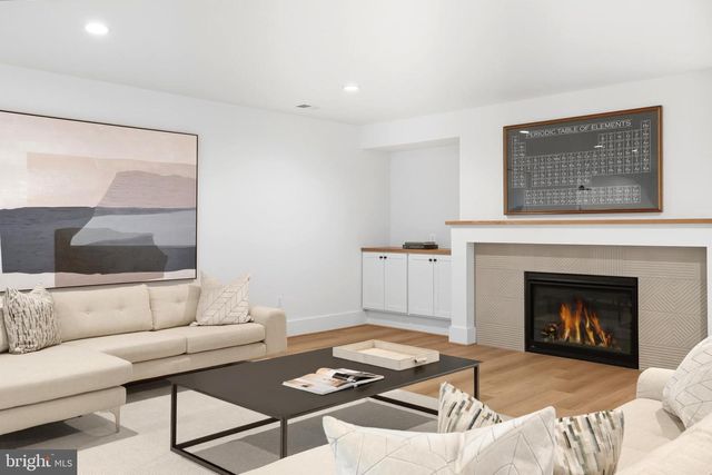 1111 INGLESIDE AVE, Mclean, VA 22101