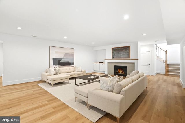 1111 INGLESIDE AVE, Mclean, VA 22101