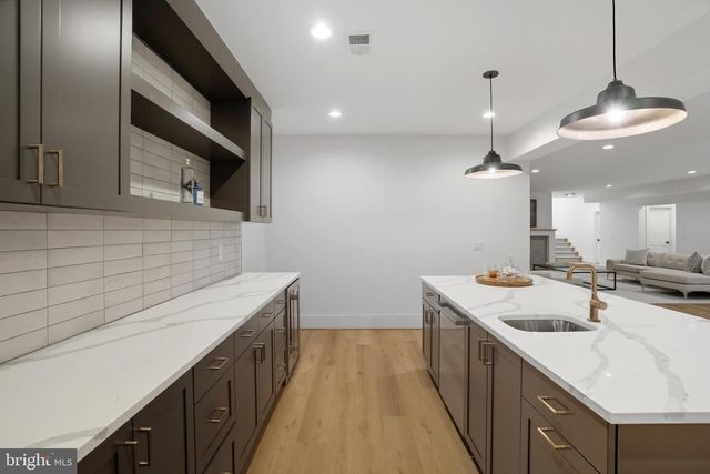 1111 INGLESIDE AVE, Mclean, VA 22101