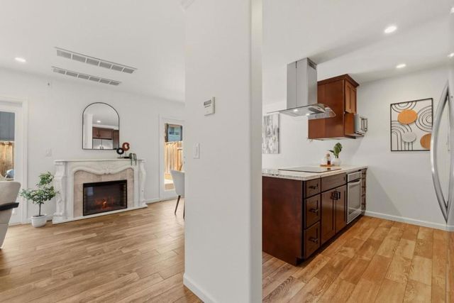 104 E Middlefield Road B, Mountain View, CA 94043