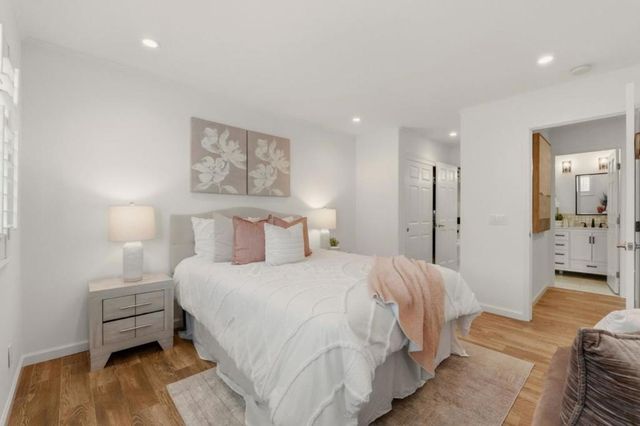 104 E Middlefield Road B, Mountain View, CA 94043