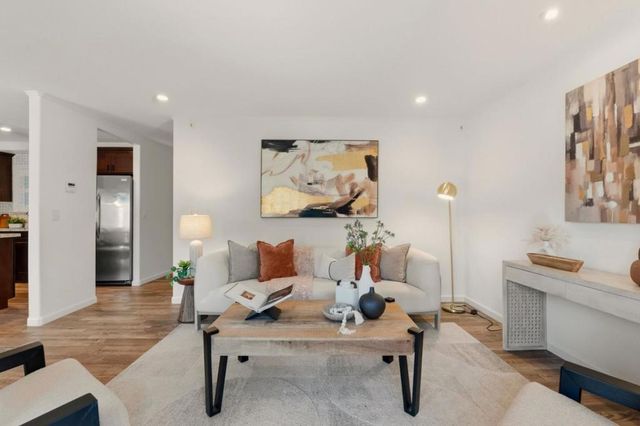 104 E Middlefield Road B, Mountain View, CA 94043