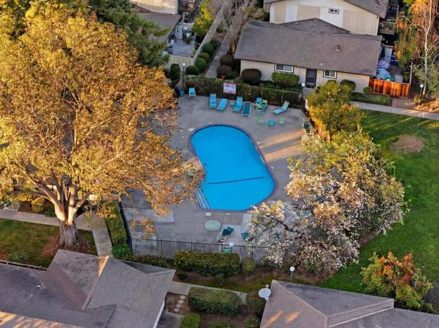 104 E Middlefield Road B, Mountain View, CA 94043