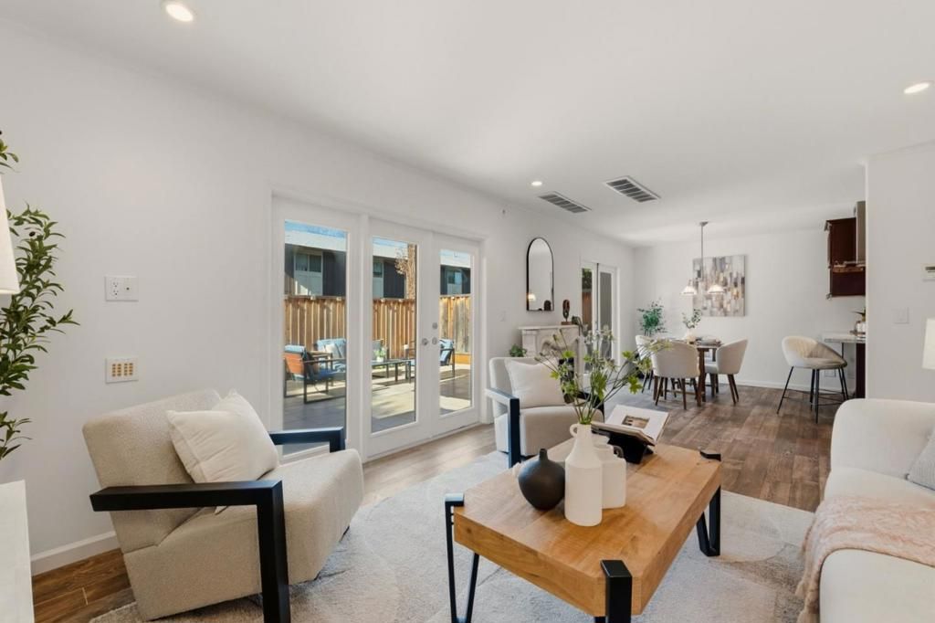 104 E Middlefield Road B, Mountain View, CA 94043