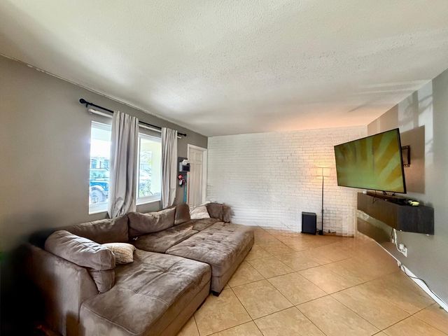 4731 NE 21st Terrace 2, Lighthouse Point, FL 33064
